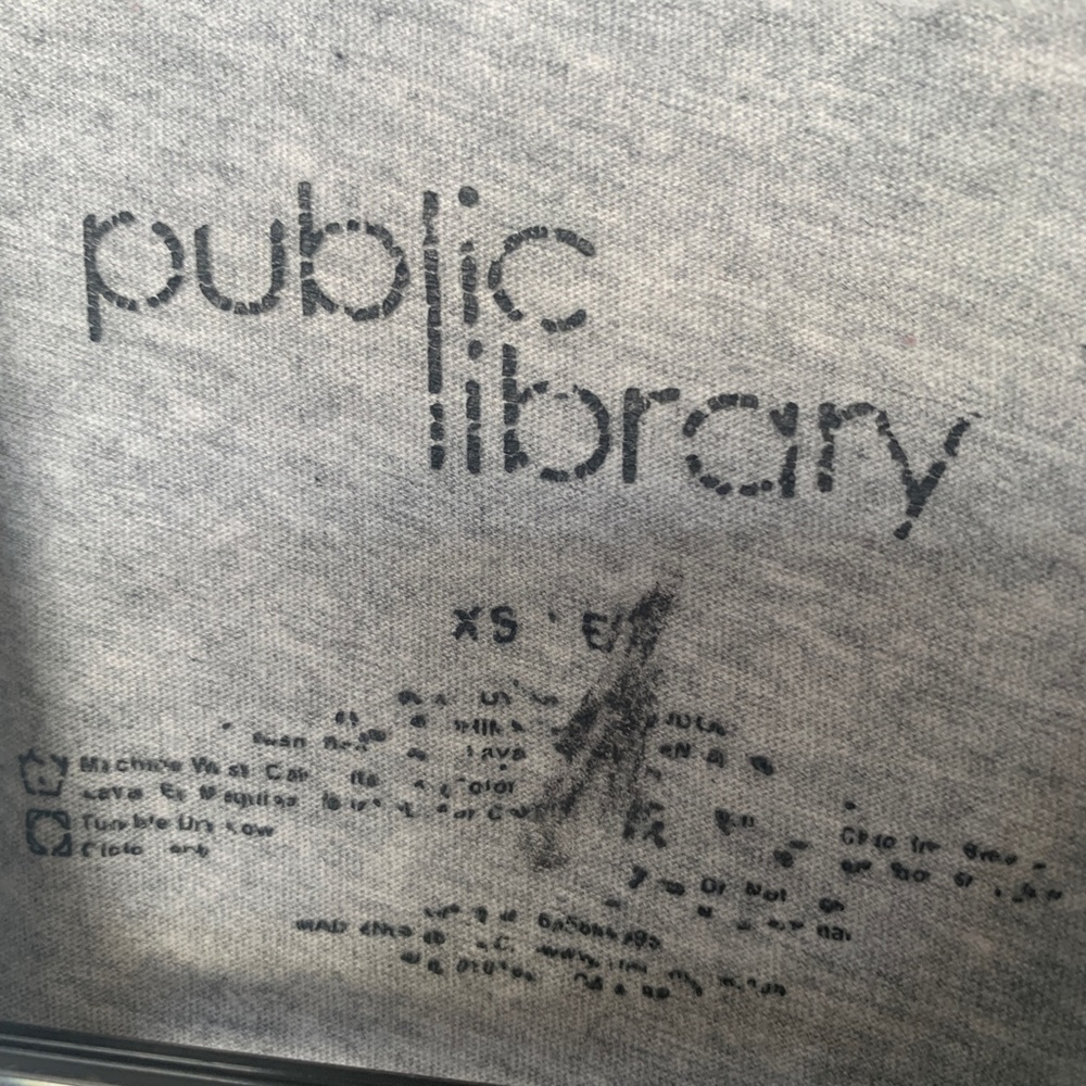 New York Graphic Crop Top Women's in size x-small - Picture 3 of 4